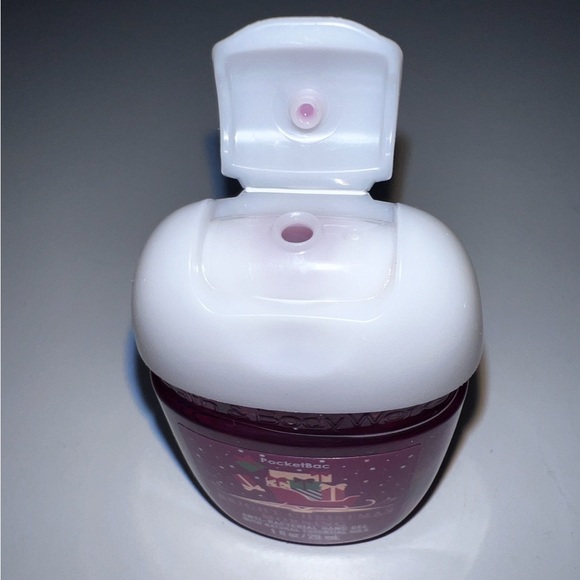 New bath and body works fluffy & rhinestone bling reindeer keychain w/pocket bac - Picture 16 of 16